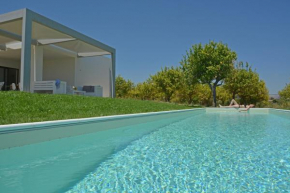Villa Papeda-Tenuta il Cavaliere d'Italia Noto-vista fronte mare e piscina privata